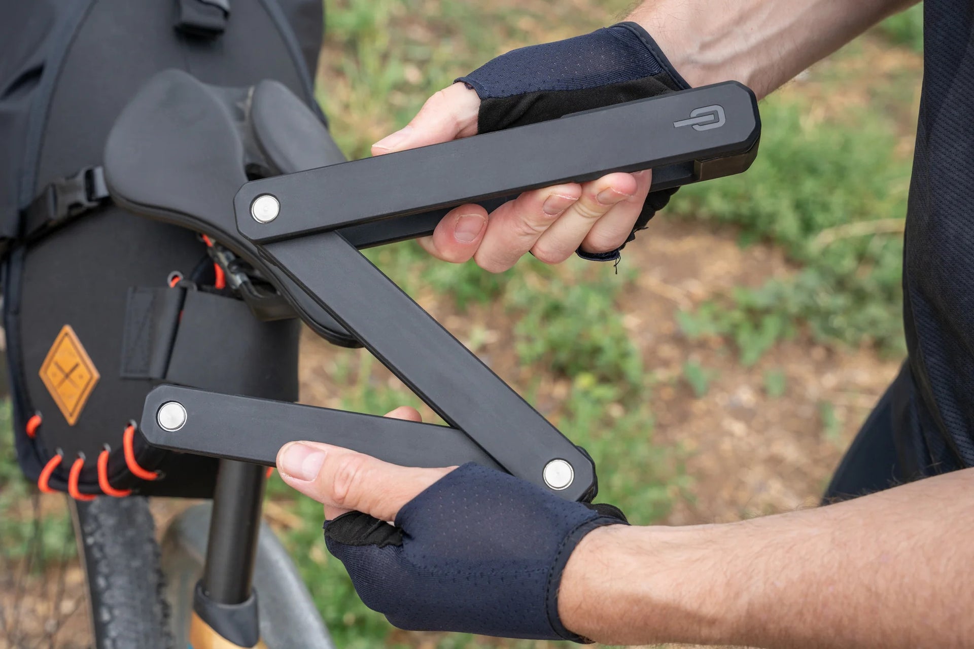 Hiplok Switch 105 Folding Lock [col:black Type:key]
