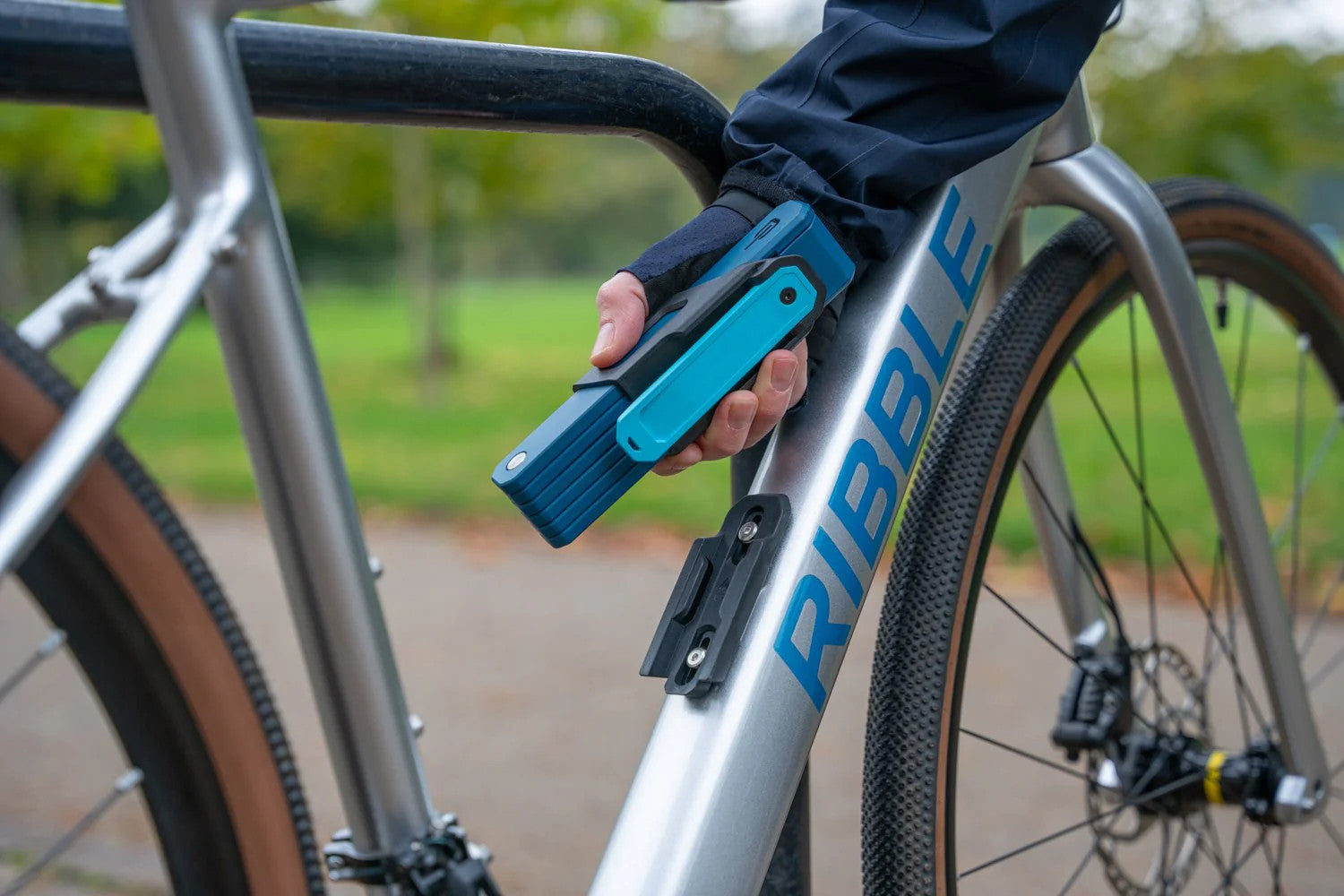 Hiplok Switch 85 Folding Lock [col:blue Type:key]