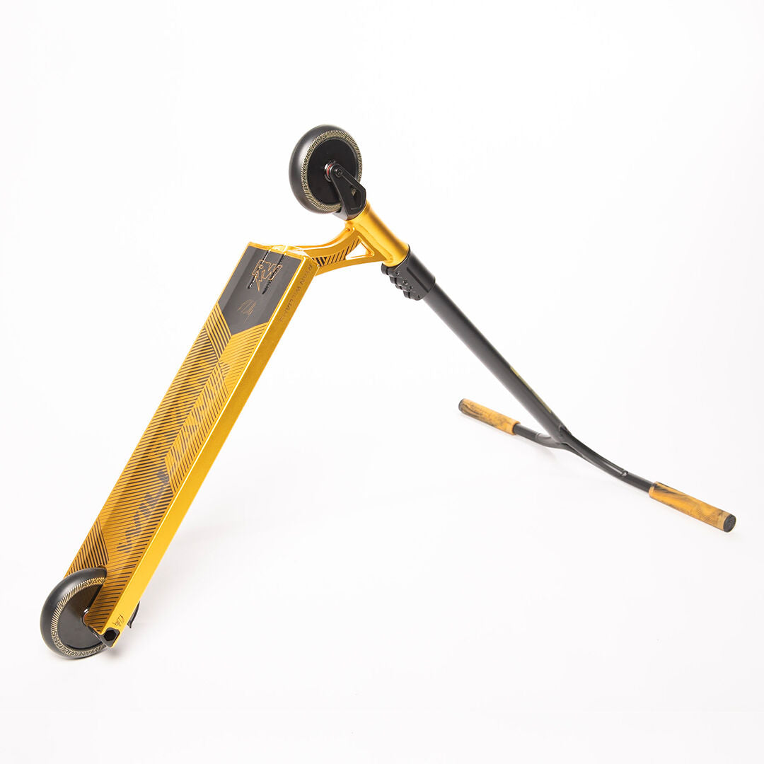 Ryan Williams 560 Signature Stunt Scooter [col:gold/black]