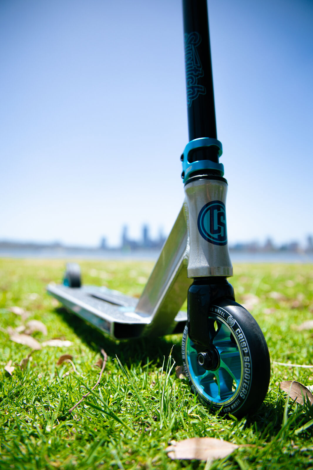 Crisp Switch Stunt Scooter [col:sub Zero]